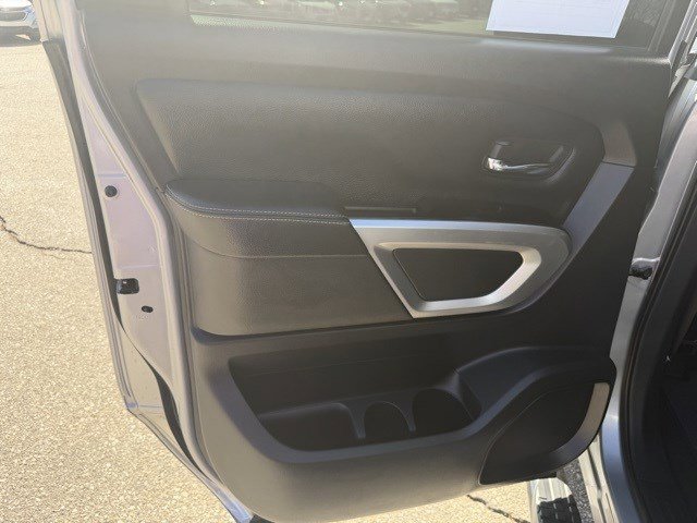 Used 2019 Nissan Titan PRO-4X image 15