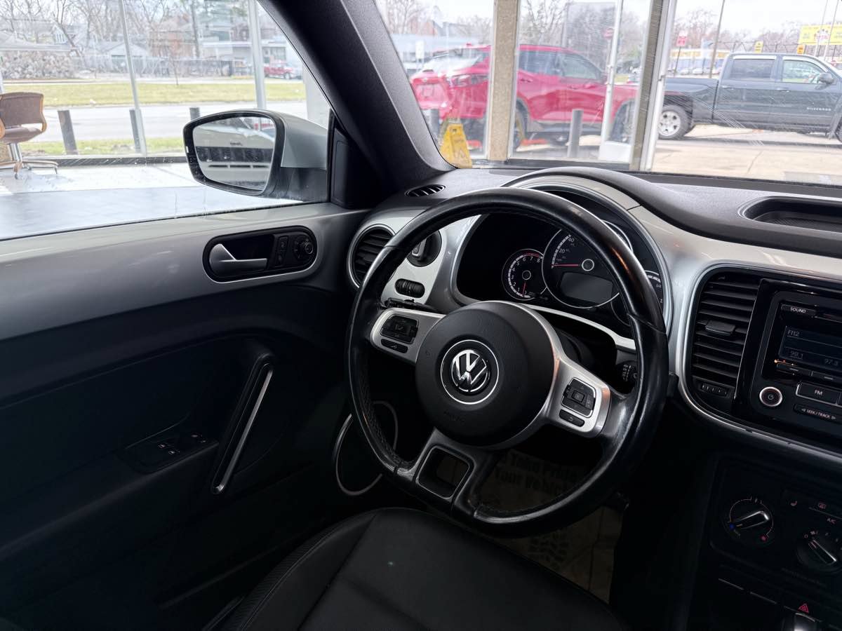 Used 2015 Volkswagen Beetle 1.8T FWD image 41