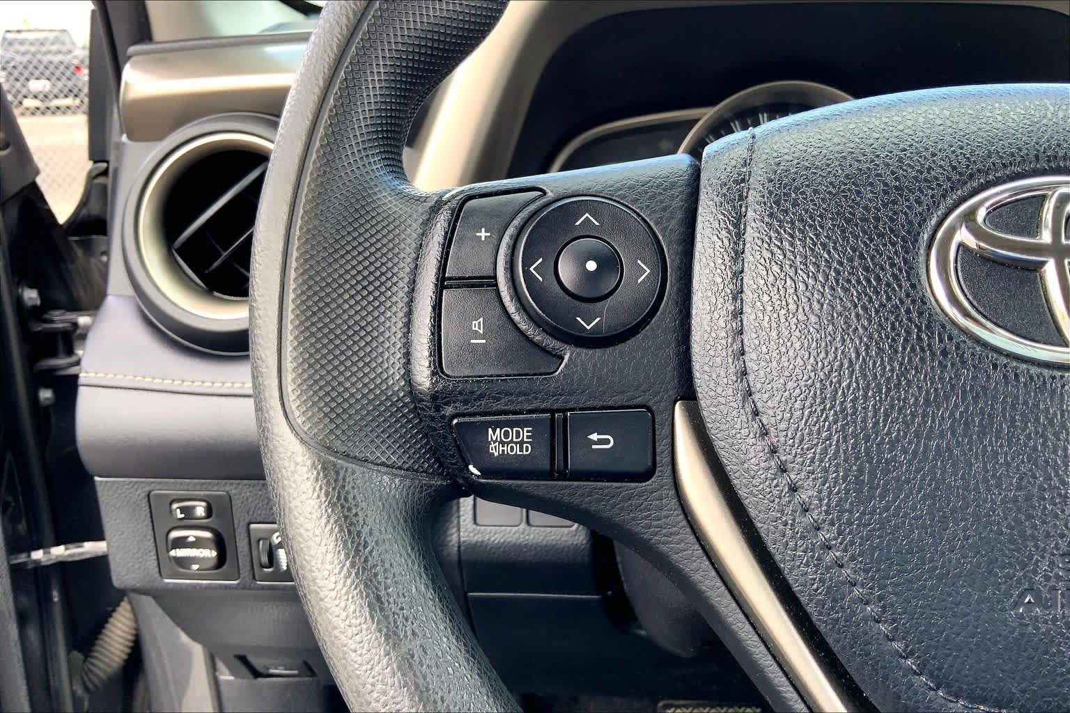 Used 2013 Toyota RAV4 XLE FWD image 23