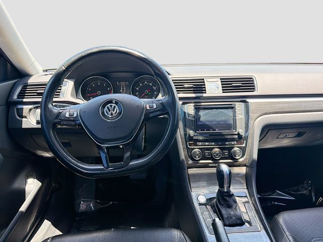 Used 2017 Volkswagen Passat 1.8T SE FWD image 21
