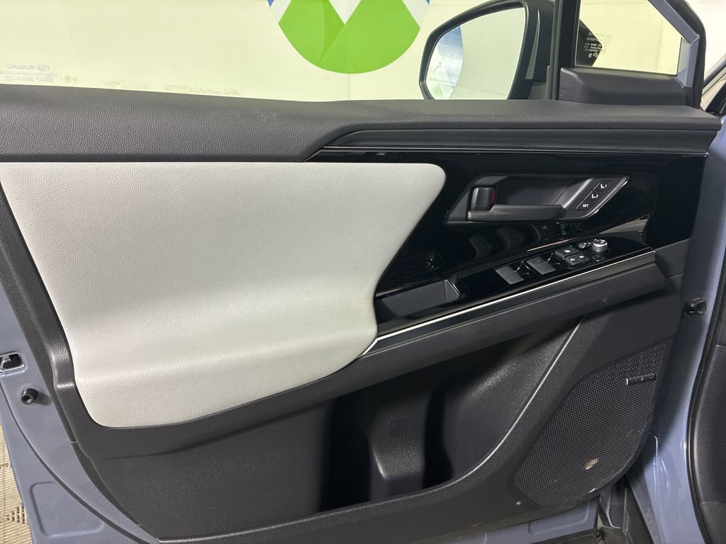 Used 2023 Subaru Solterra AWD image 11