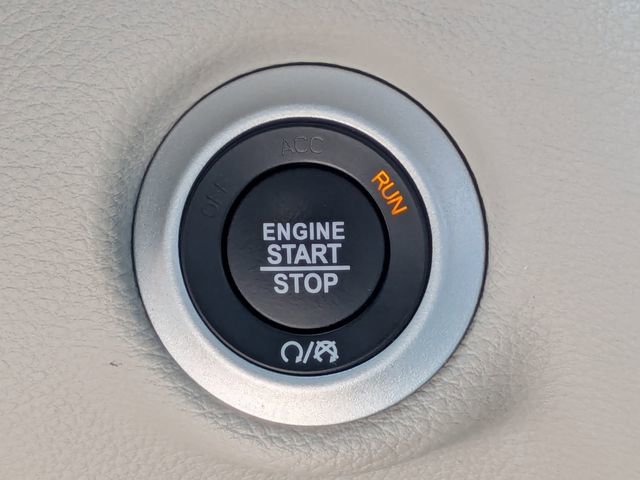 Used 2024 Chrysler Pacifica Touring-L AWD/4WD image 36