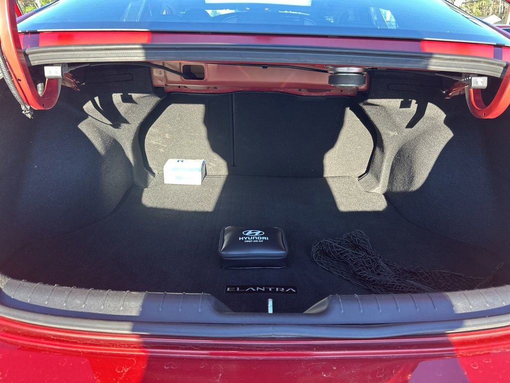 Used 2023 Hyundai Elantra Limited image 29