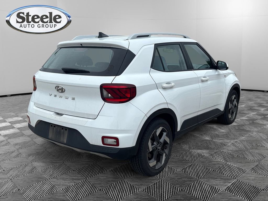 Used 2021 Hyundai Venue SEL w/ Cargo Package FWD image 5