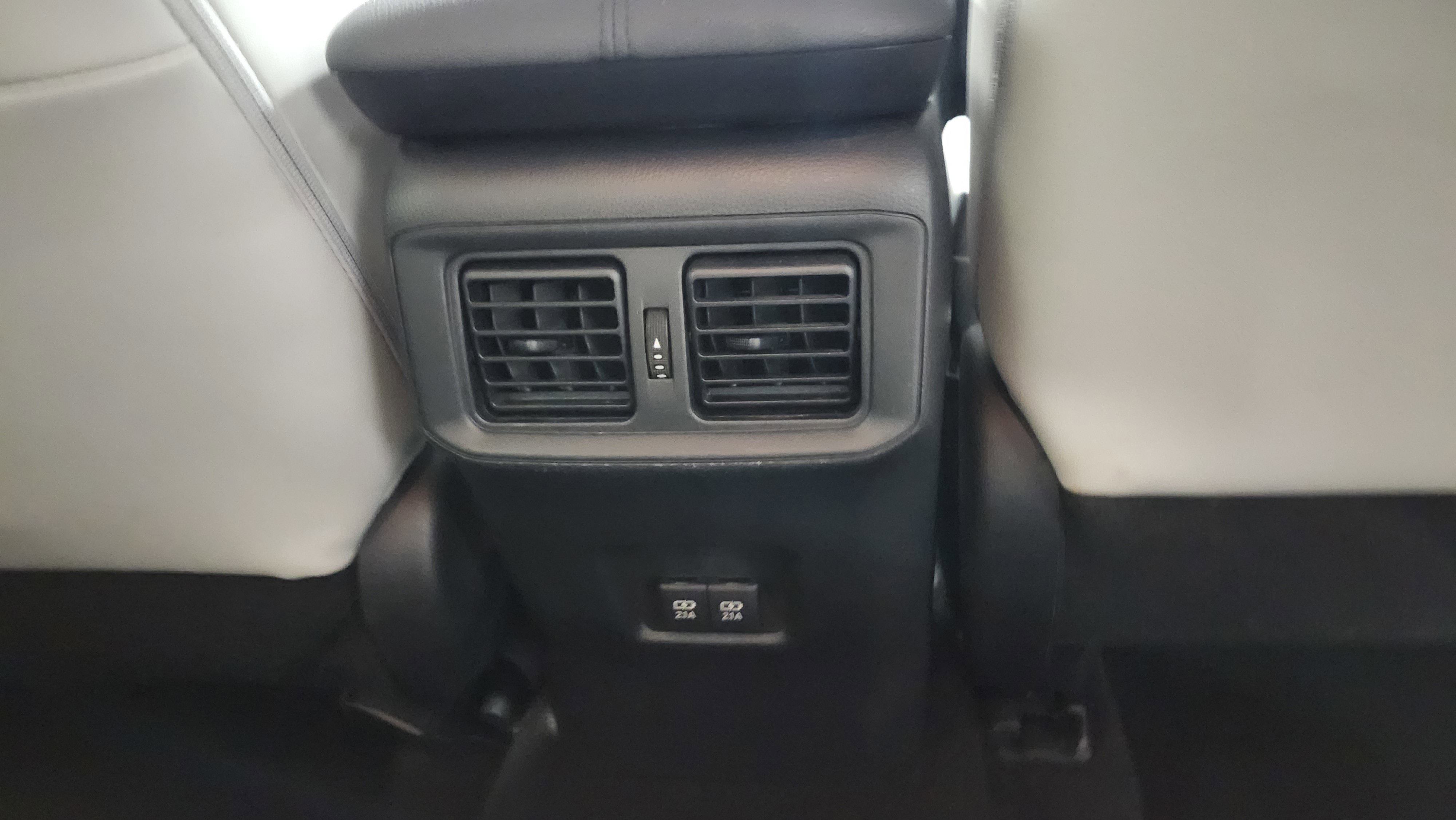 Used 2020 Toyota RAV4 XLE Premium image 15