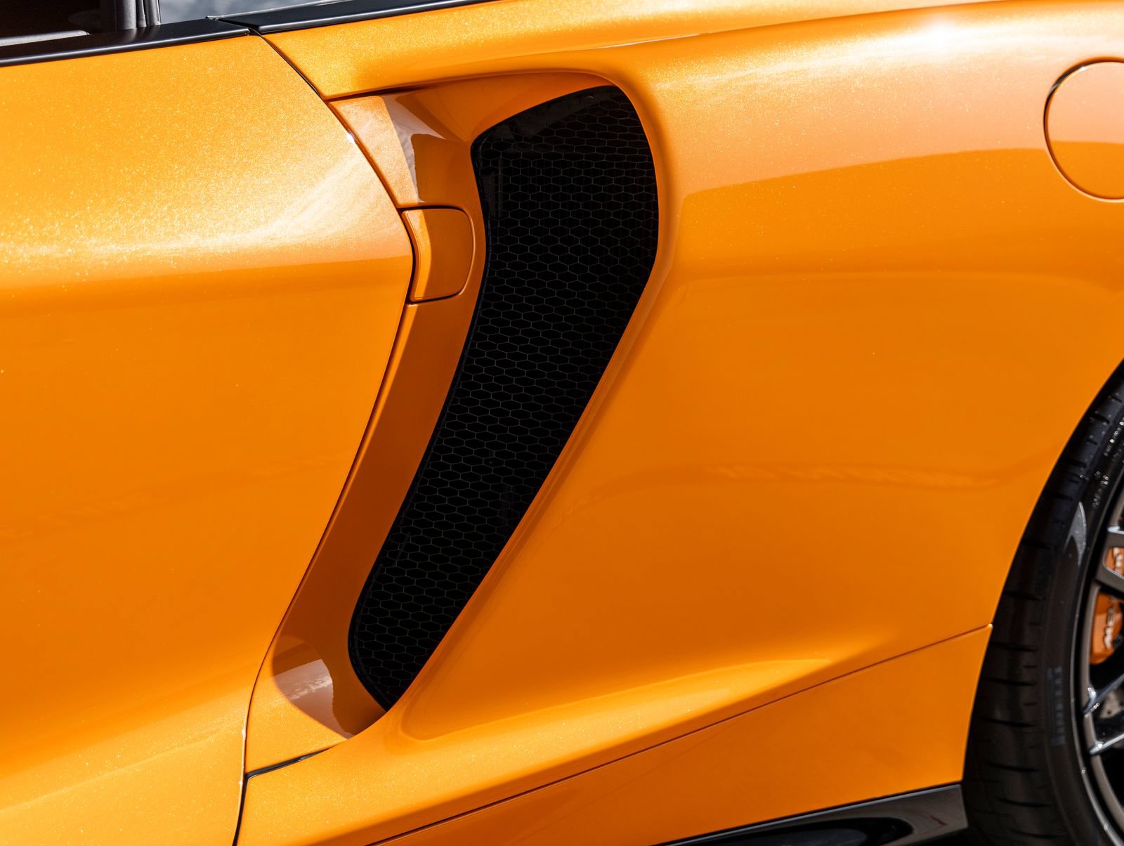 Used 2022 McLaren GT RWD image 17