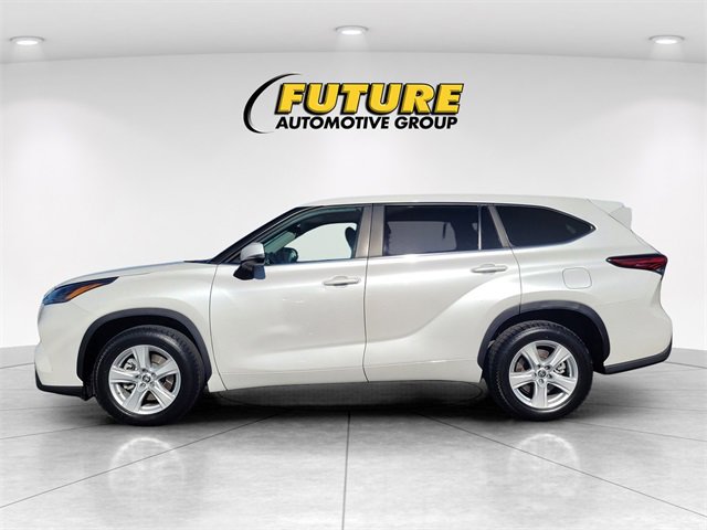 Used 2023 Toyota Highlander LE image 6