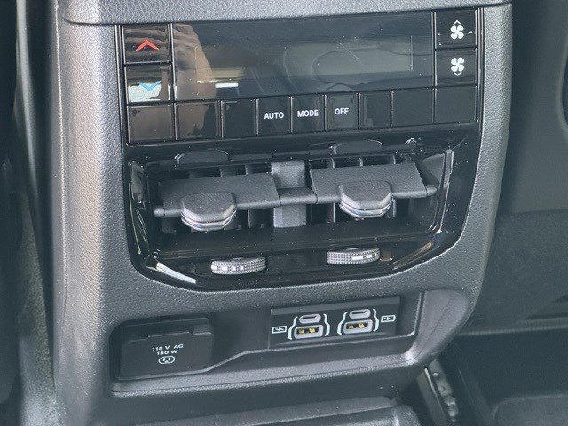 New 2025 Jeep Grand Cherokee L Altitude image 28