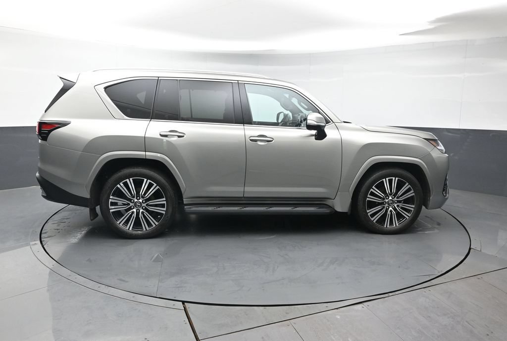 Used 2023 Lexus LX 600 4WD w/ Luxury Package image 6
