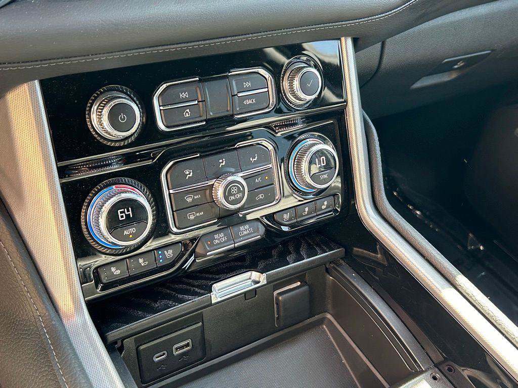 Used 2023 GMC Yukon XL Denali image 34