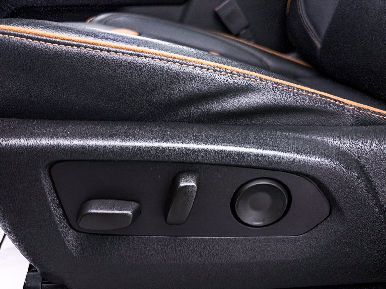 Used 2023 GMC Yukon AT4 w/ AT4 Premium Plus Package image 19