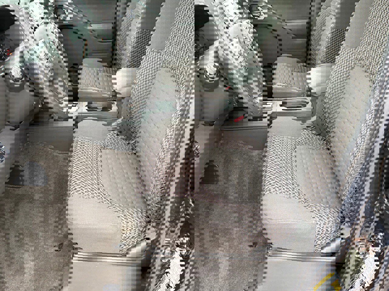 Used 2016 Nissan Frontier SV image 25