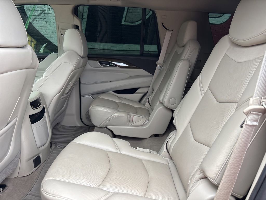 Used 2020 Cadillac Escalade Luxury AWD/4WD image 23