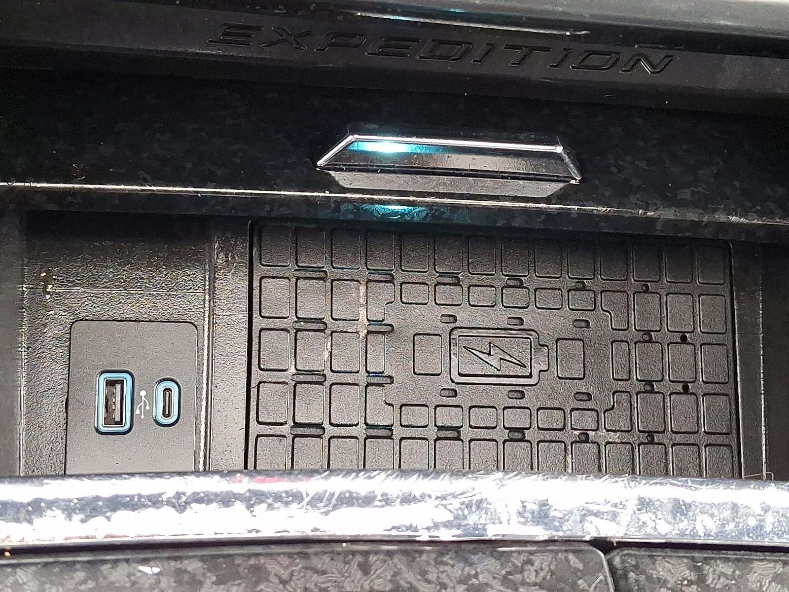 Used 2022 Ford Expedition Limited image 26