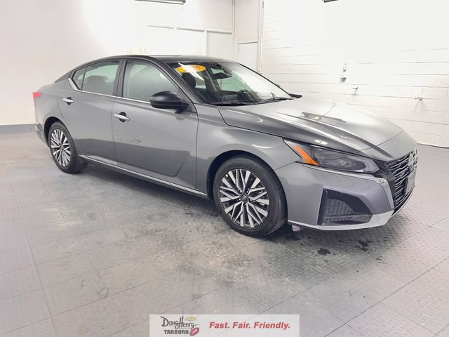 Used 2025 Nissan Altima 2.5 SV FWD image 3