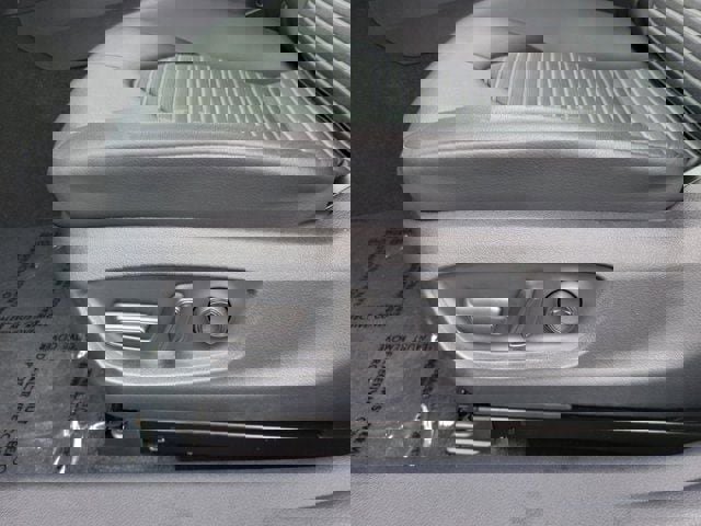 Used 2023 Toyota Camry SE w/ Convenience Package image 13