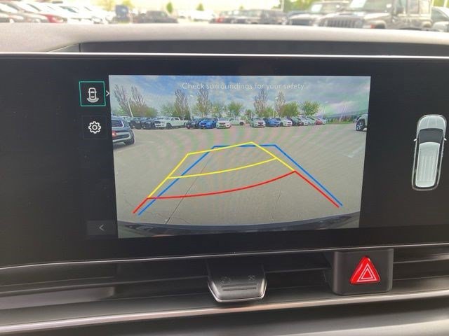 Used 2025 Kia Carnival FWD image 22