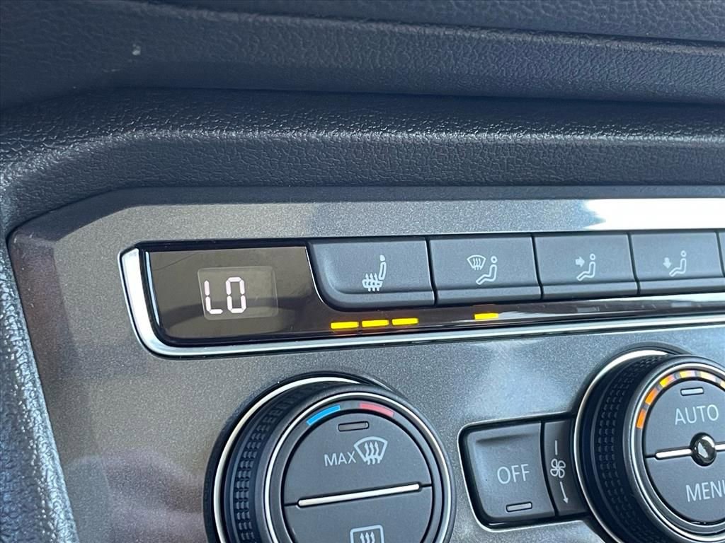 Used 2020 Volkswagen Tiguan SE w/ Panoramic Sunroof Package image 15