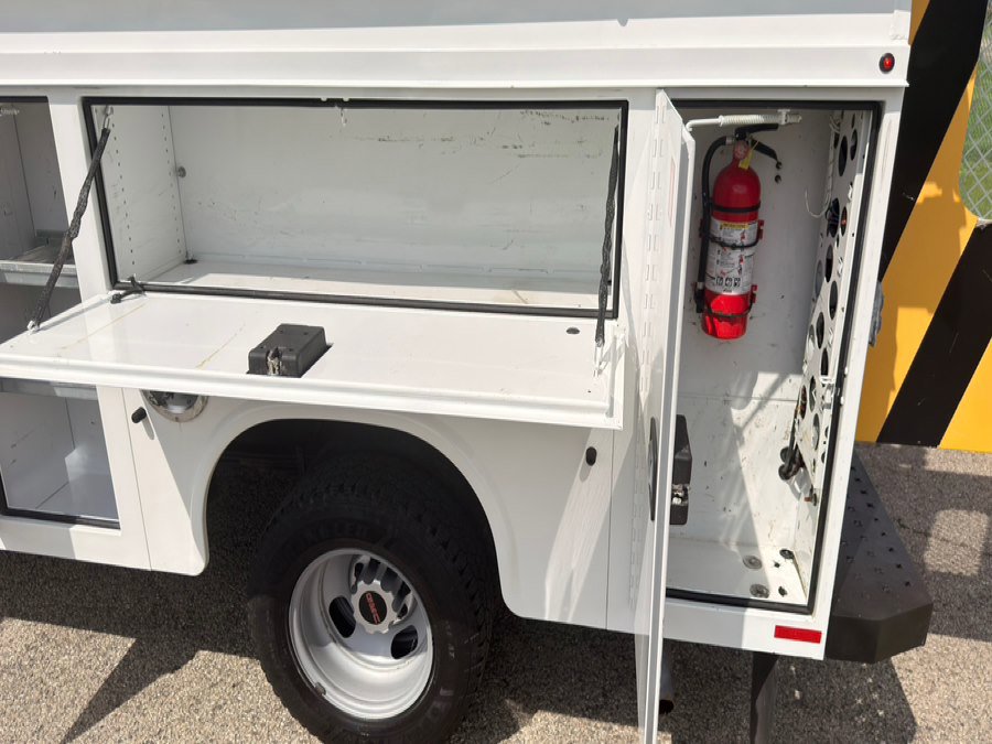 Used 2018 GMC Savana 3500 w/ Power Convenience Package image 10