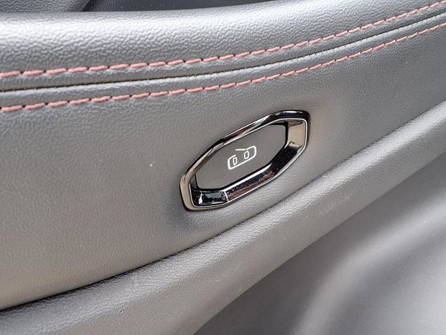 Used 2025 Jeep Wagoneer S Limited image 16