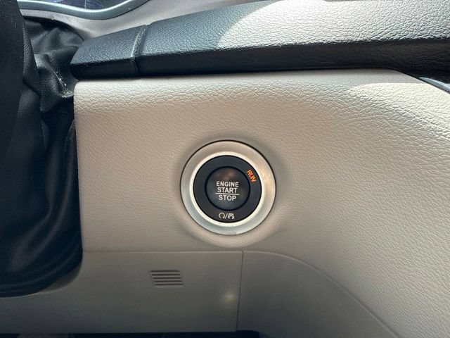 Used 2019 Chrysler Pacifica Touring Plus w/ Advanced Safetytec Group FWD image 31