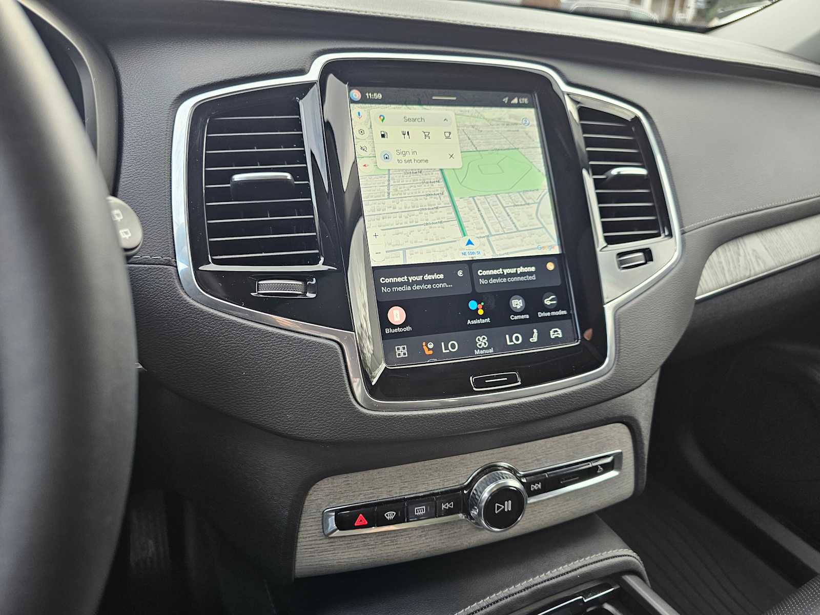 Certified 2024 Volvo XC90 B6 Ultimate w/ Protection Package Premier image 37