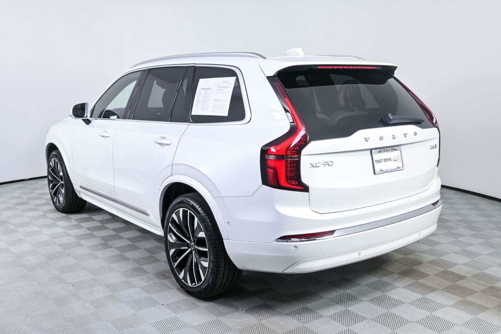 Certified 2026 Volvo XC90 B6 Ultra AWD/4WD image 3
