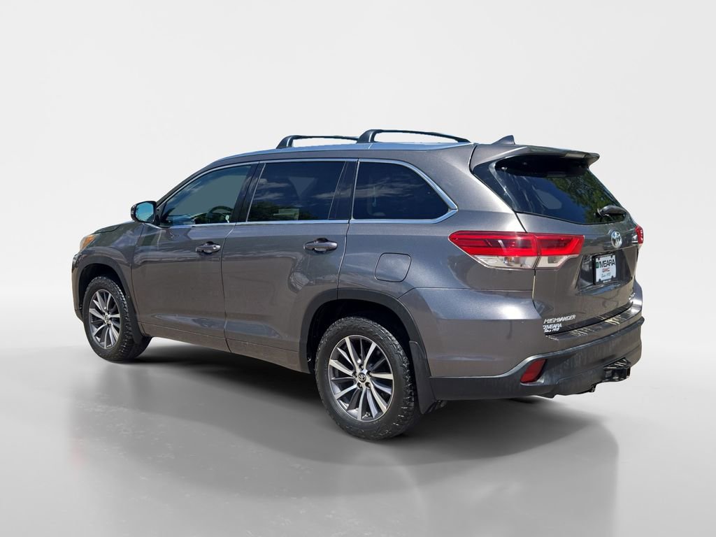 Used 2018 Toyota Highlander XLE AWD/4WD video 3