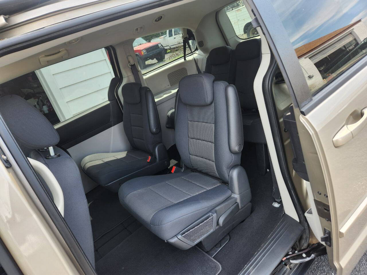 Used 2009 Dodge Grand Caravan SE w/ Climate Group FWD image 11