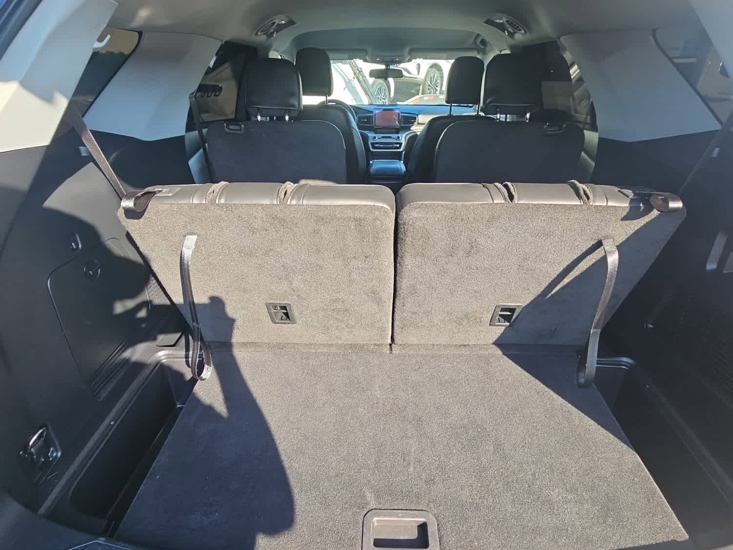 Used 2022 Ford Explorer XLT w/ Equipment Group 202A image 9