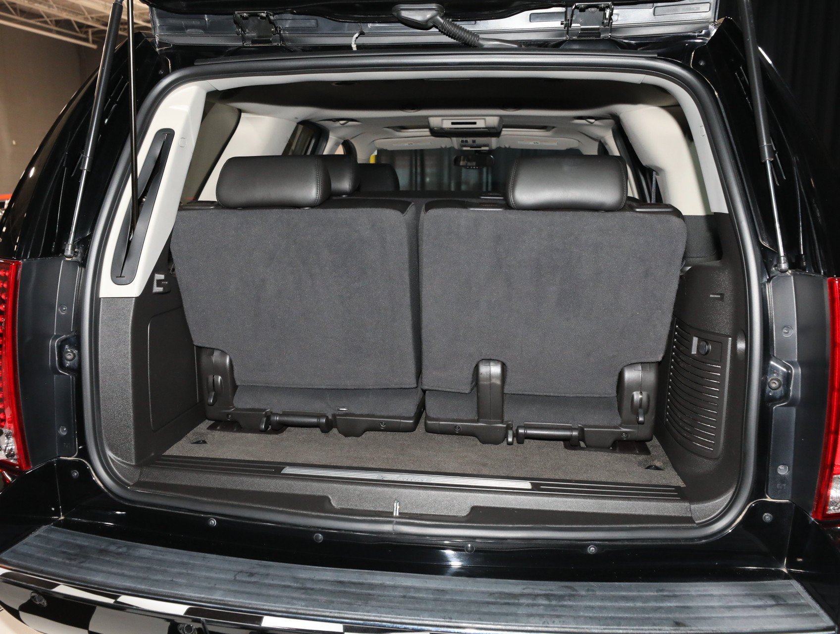 Used 2009 Cadillac Escalade 2WD Hybrid image 5