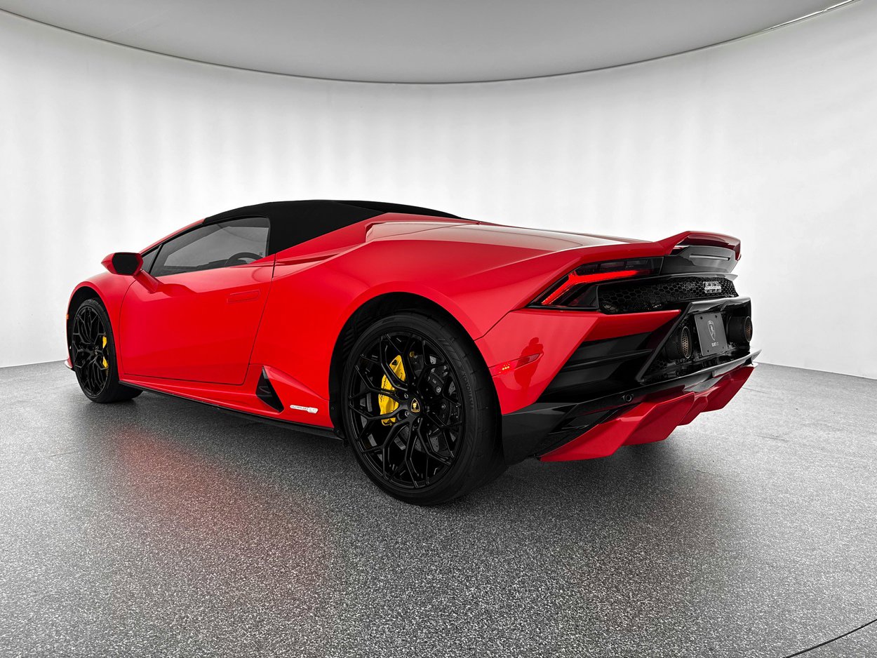 Used 2023 Lamborghini Huracan EVO image 2