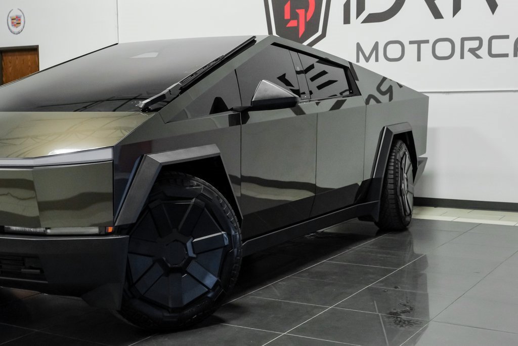 Used 2025 Tesla Cybertruck AWD Crew Cab image 10