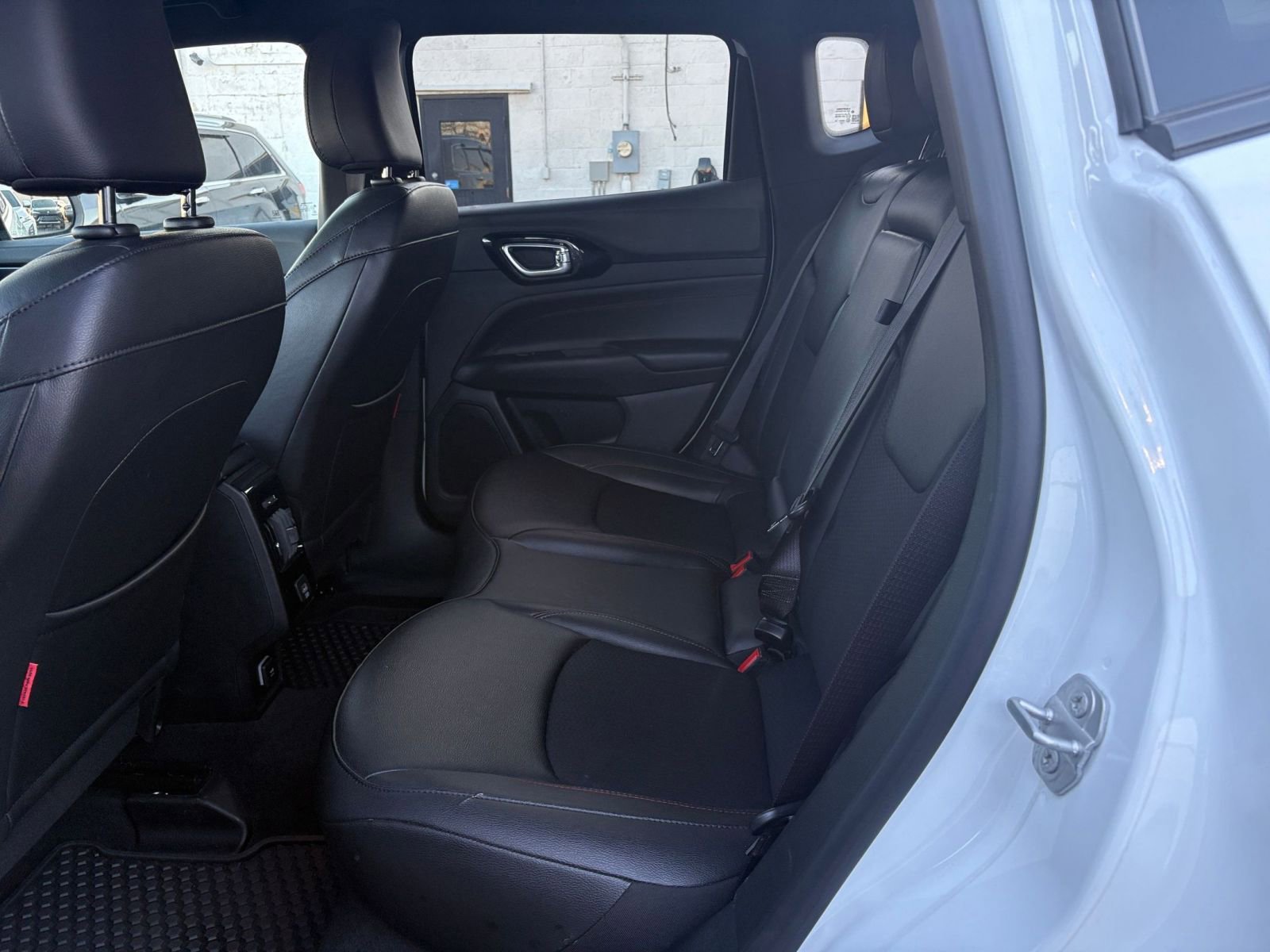 Used 2025 Jeep Compass Trailhawk image 24