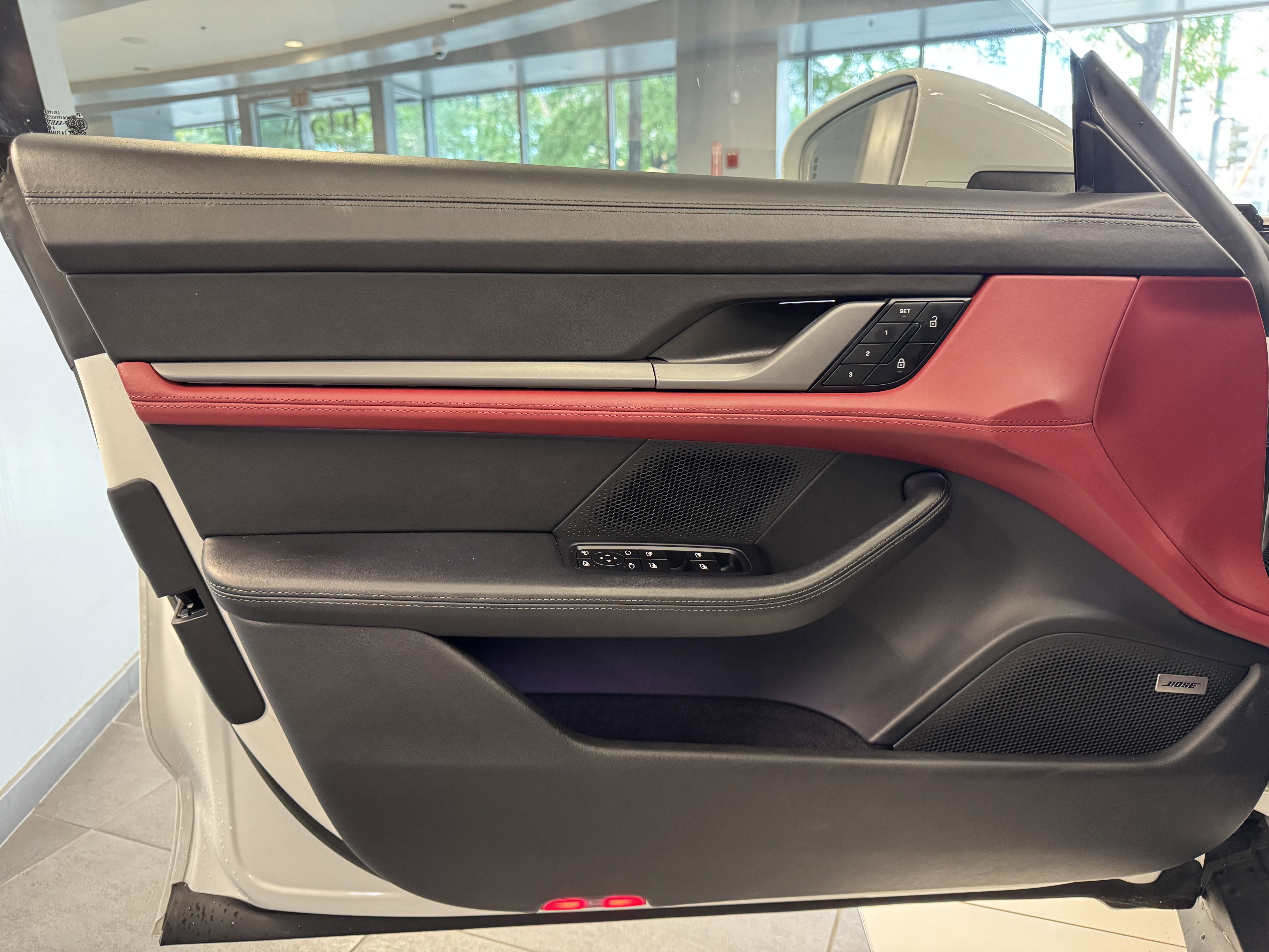 Used 2022 Porsche Taycan image 14