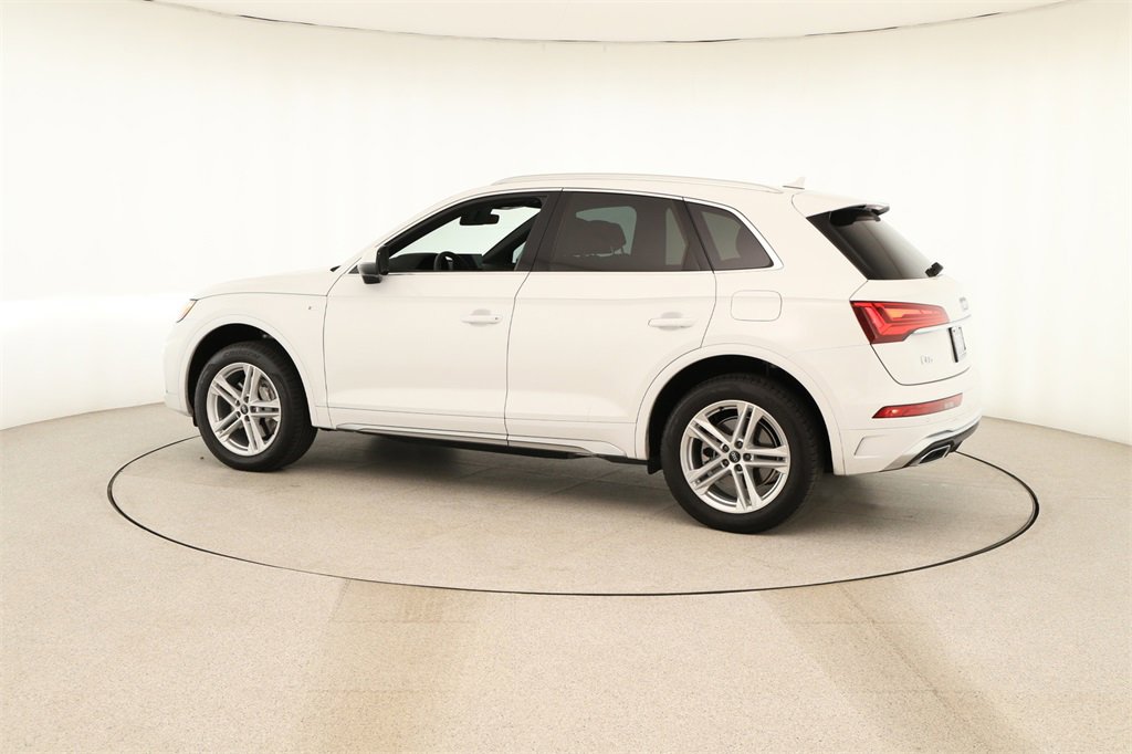 Used 2024 Audi Q5 e Premium w/ Convenience Package image 3