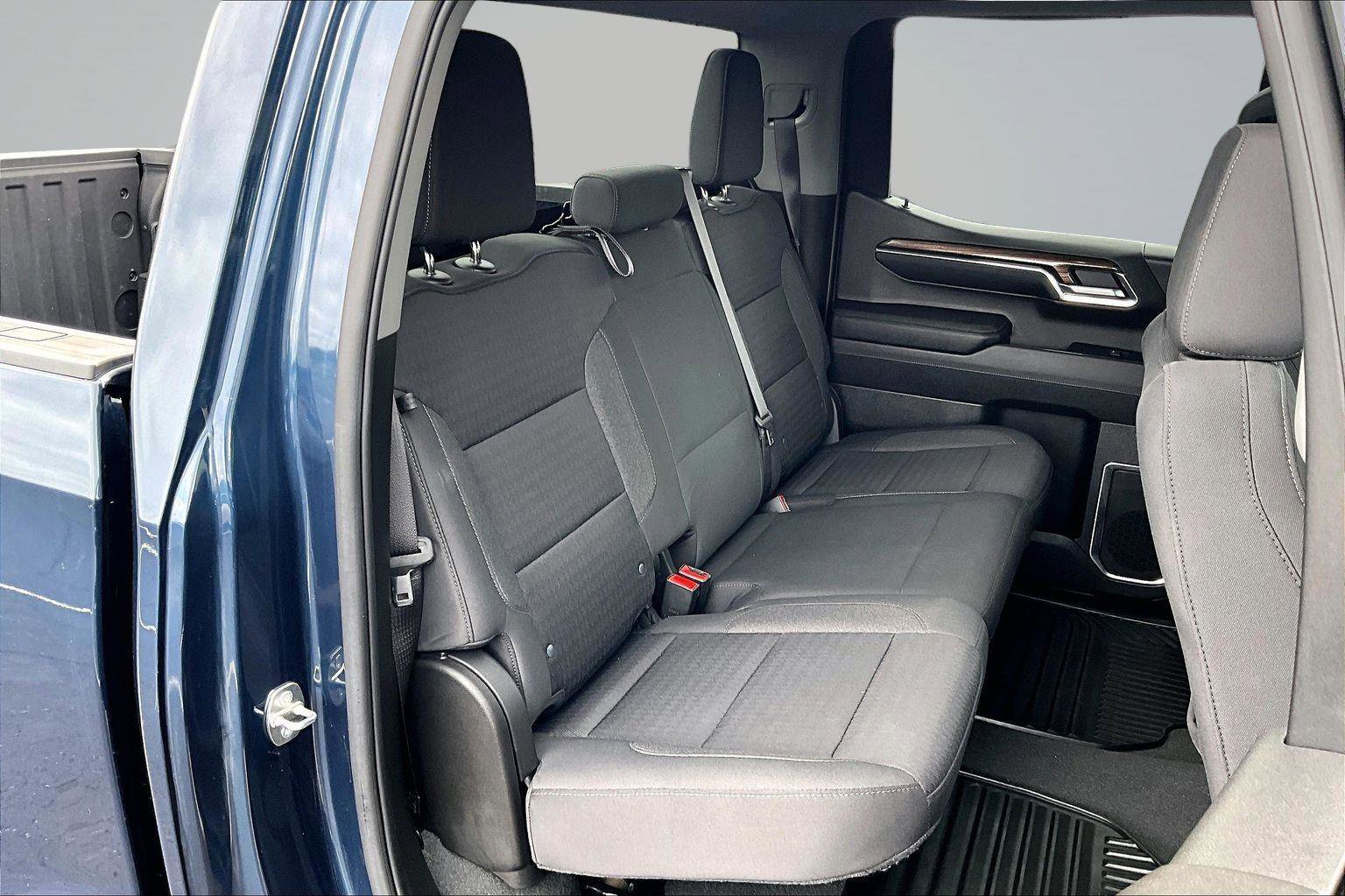 Used 2023 Chevrolet Silverado 1500 LT AWD/4WD image 28