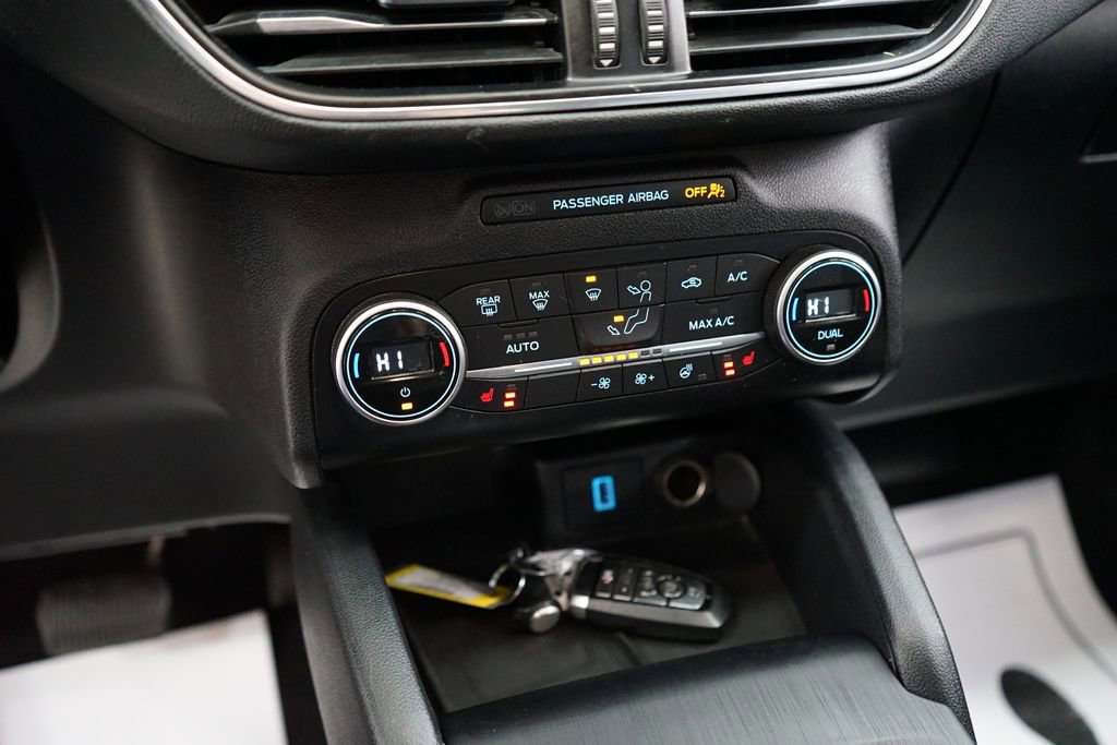 Used 2020 Ford Escape Titanium image 40