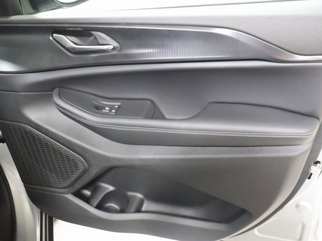 New 2025 Jeep Grand Cherokee Altitude image 19