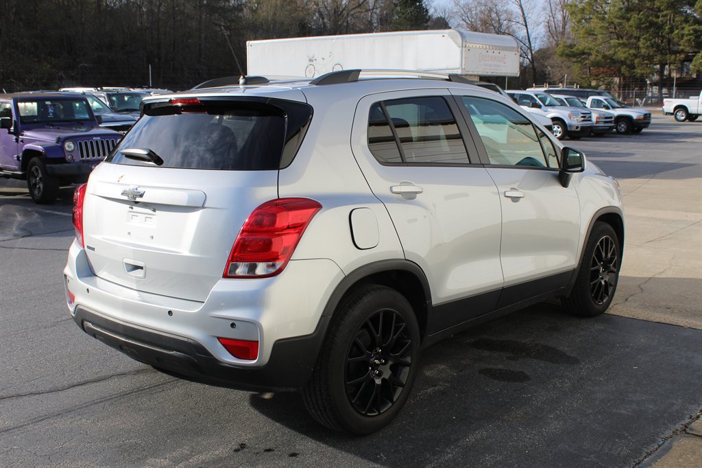 Used 2021 Chevrolet Trax LT w/ Sport Edition image 3