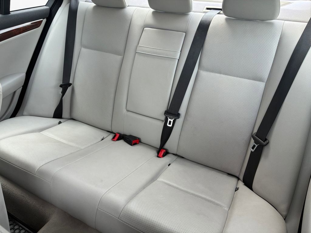 Used 2010 Mercedes-Benz C 300 Sedan image 19