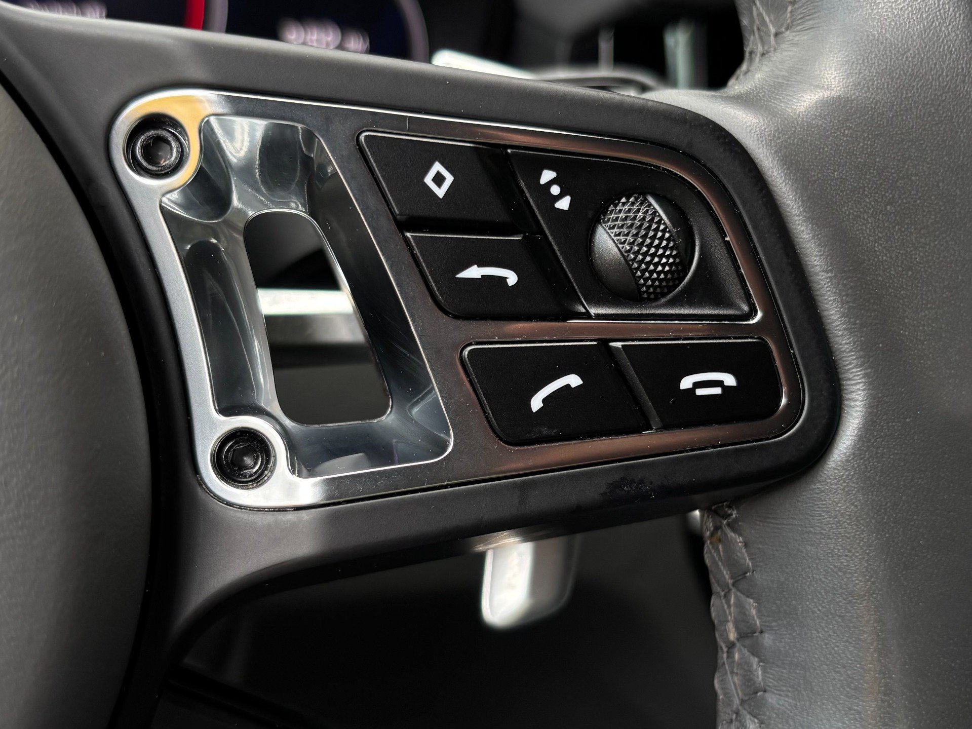 Used 2023 Porsche Cayenne Turbo AWD/4WD image 49