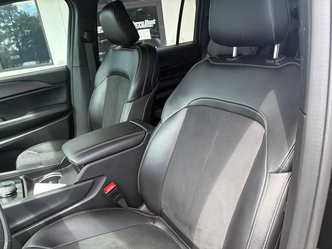 Used 2024 Jeep Grand Cherokee L Laredo AWD/4WD image 3