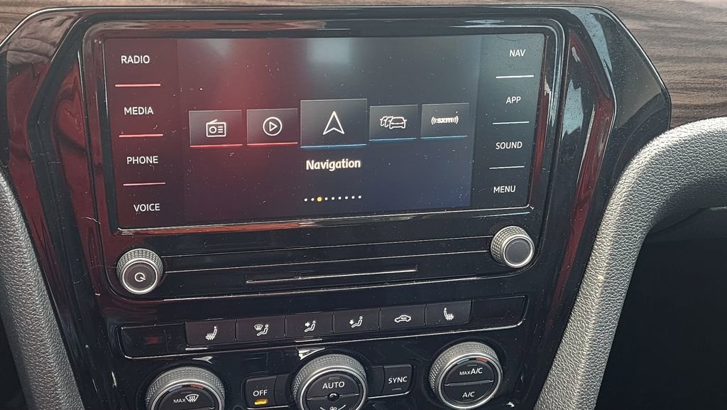 Used 2022 Volkswagen Passat 2.0T image 23