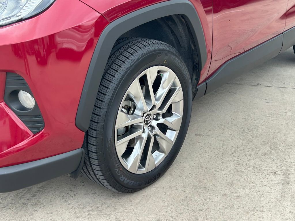Used 2020 Toyota RAV4 XLE Premium FWD image 9