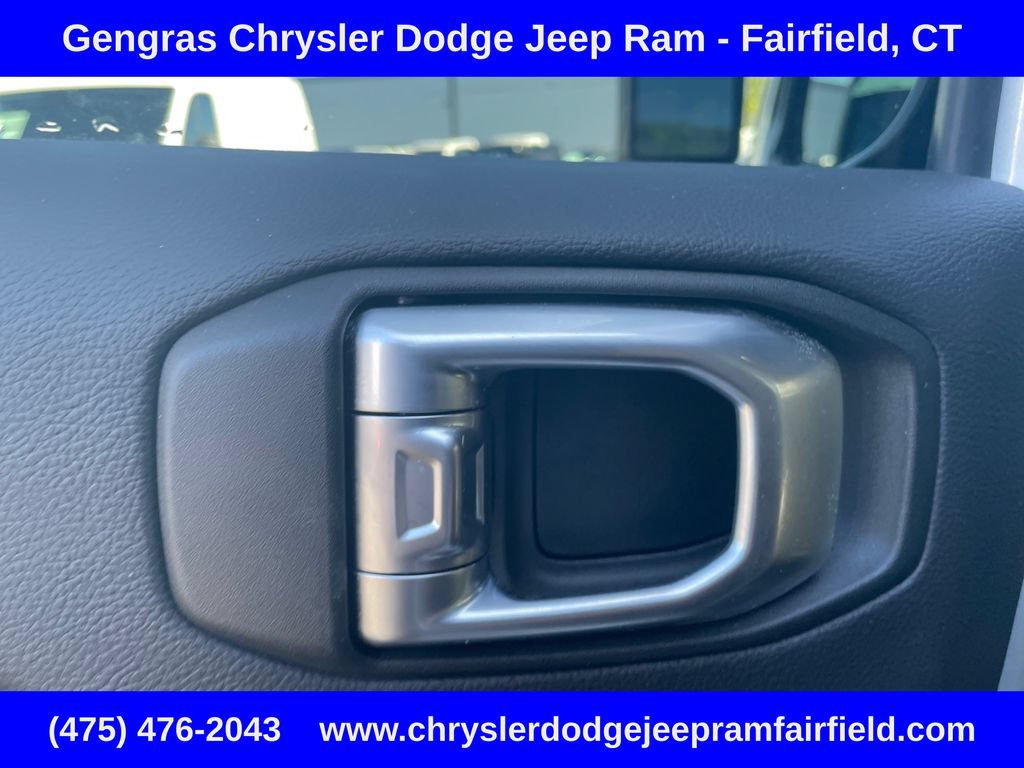 Certified 2024 Jeep Wrangler Unlimited Sahara w/ Technology Group AWD/4WD image 38