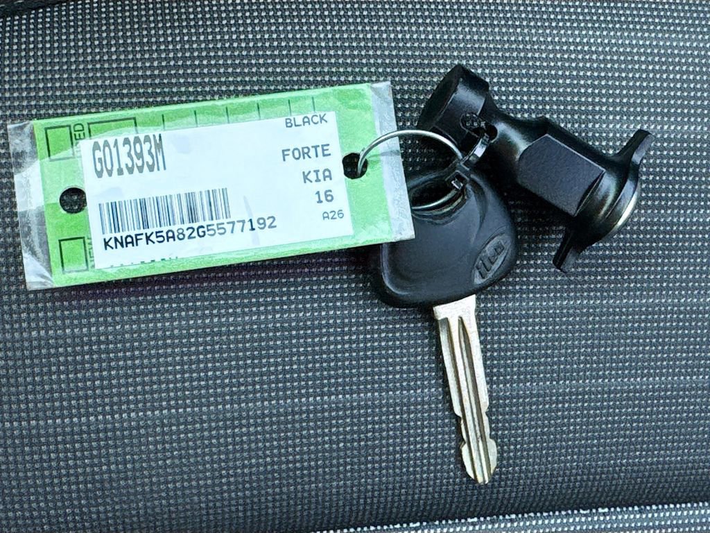 Used 2016 Kia Forte LX image 32