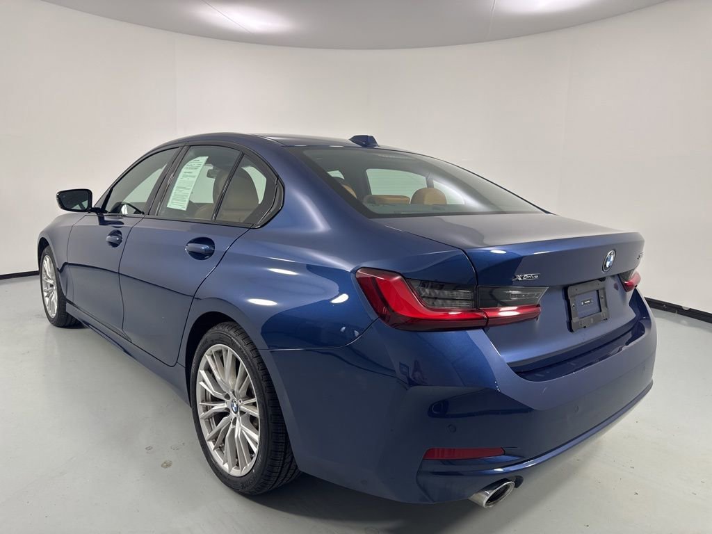Used 2023 BMW 330i xDrive Sedan w/ Premium Package AWD/4WD image 5
