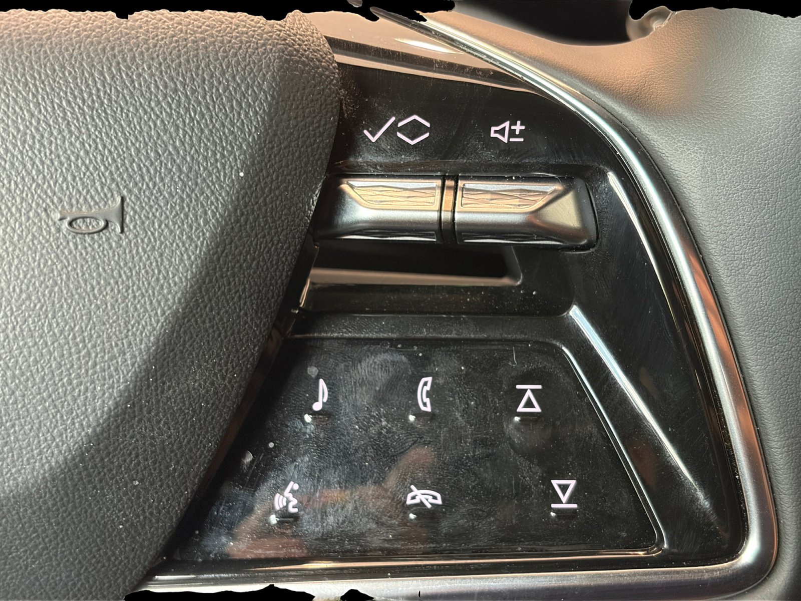 Used 2025 Cadillac Optiq Sport 2 AWD/4WD image 21