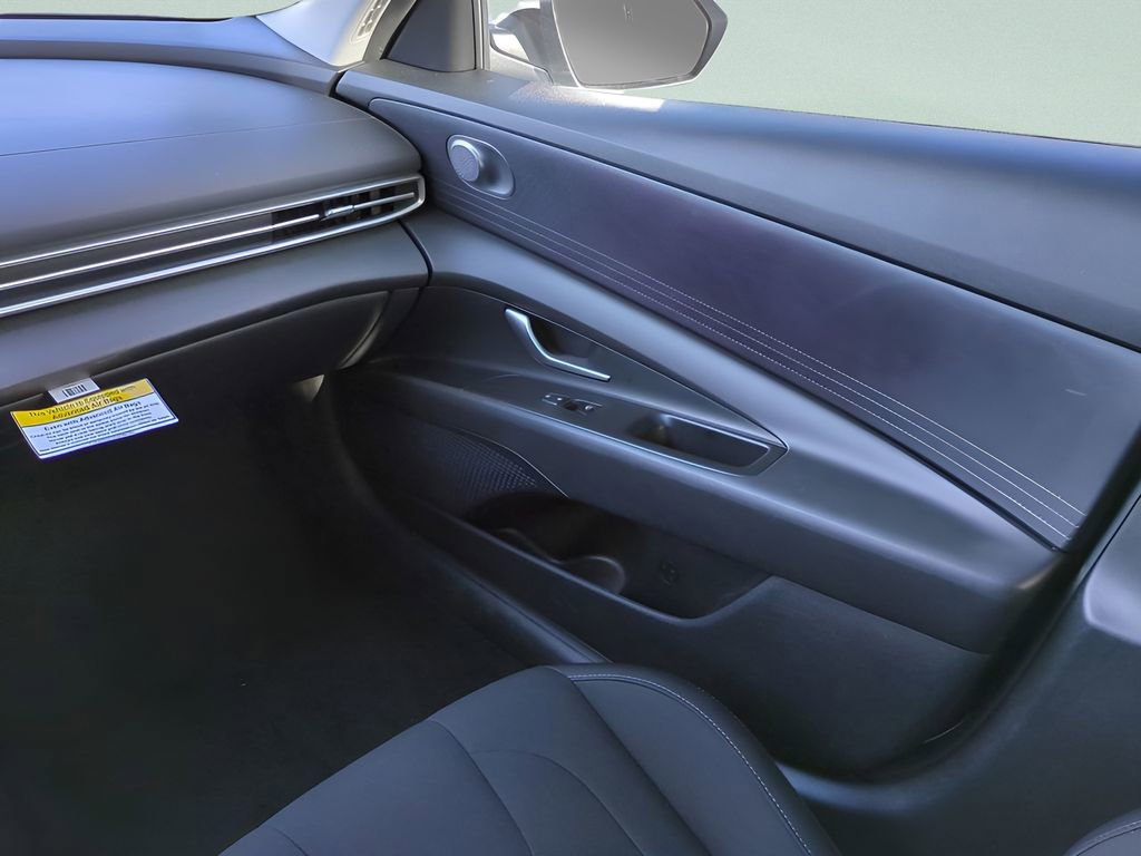 Used 2023 Hyundai Elantra SEL image 15